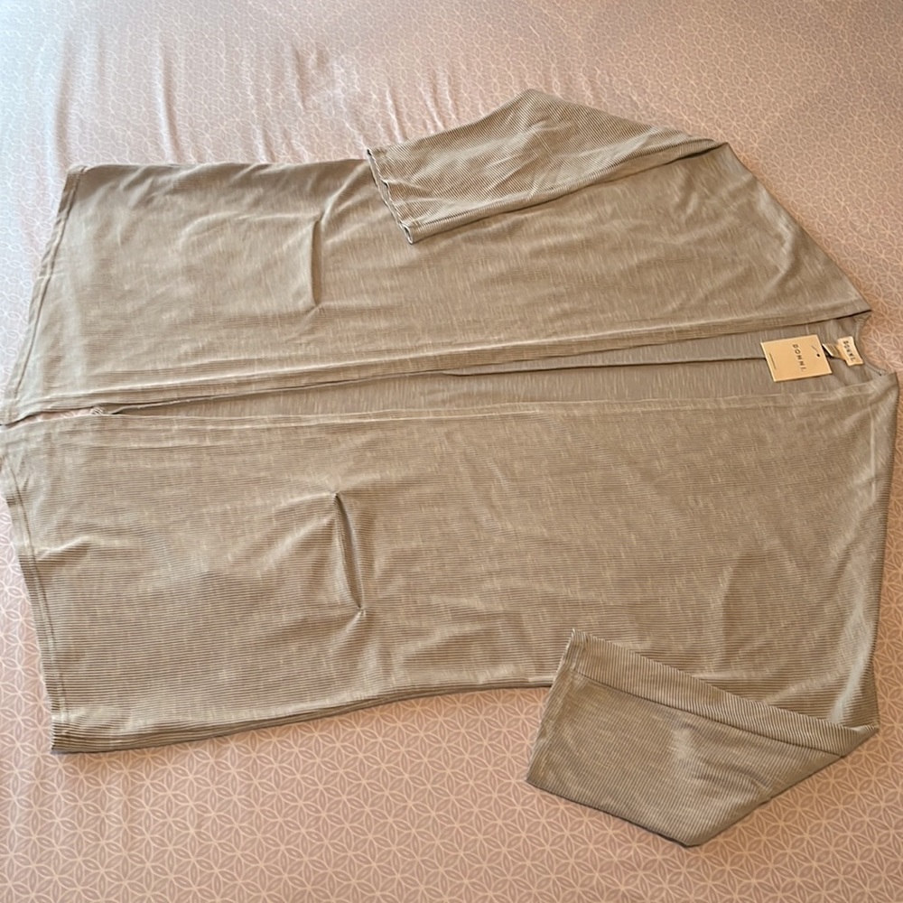 Donni. Striped grey long sleeve oversized sweater/cardigan.